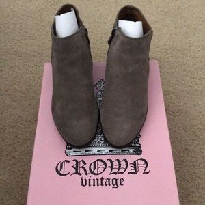 Crown Vintage Booties size 7